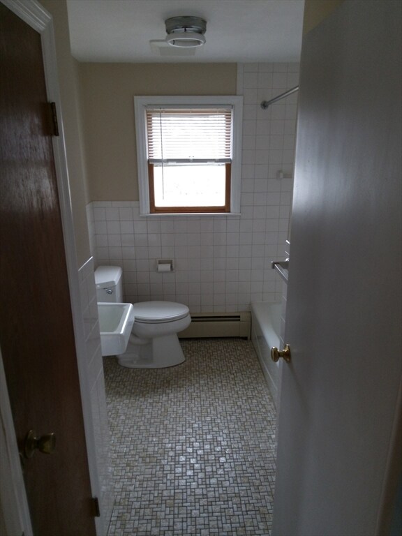 Building Photo - 121 King Philip Rd