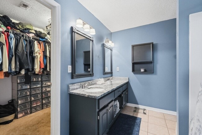 Building Photo - 123 Steeplechase Dr
