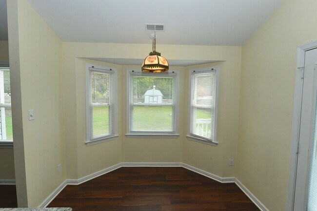 Building Photo - Renovated Ranch in Grassfield High District