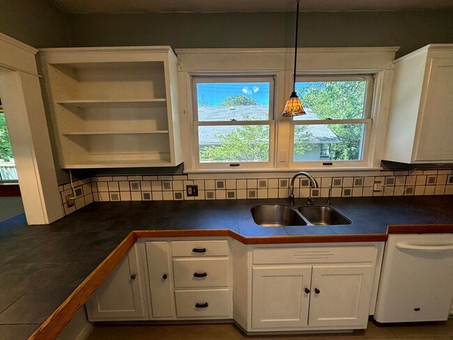 Building Photo - 4 Bedroom House Near Downtown Eugene