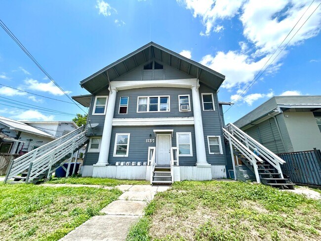 Building Photo - 1137 W Ashby Pl