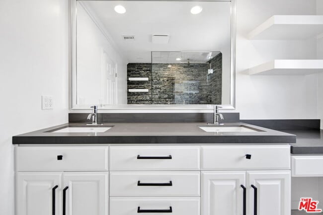 Building Photo - 2124 Reservoir St