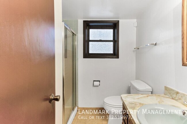 Building Photo - 18819 Oakwood Ct