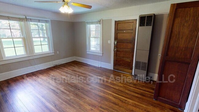 Building Photo - 1207 Cherokee Dr