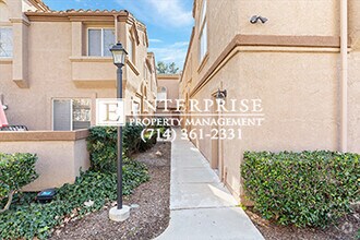 Building Photo - Beautiful Townhome (2432 Moon Dust)