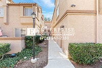 Building Photo - Beautiful Townhome (2432 Moon Dust)