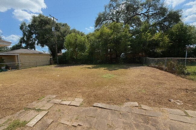 Building Photo - 4053 Silverwood Dr