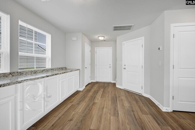 Building Photo - 2058 Mapleton Dr