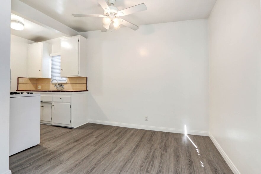 Primary Photo - 422 Hill St