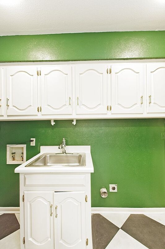 Building Photo - 3217 Squireswood Dr
