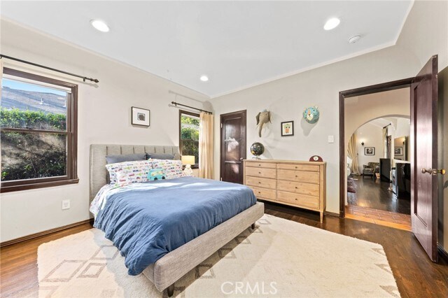 Building Photo - 6160 S San Vicente Blvd