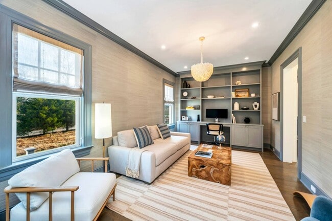 Building Photo - 21 Barn Ln