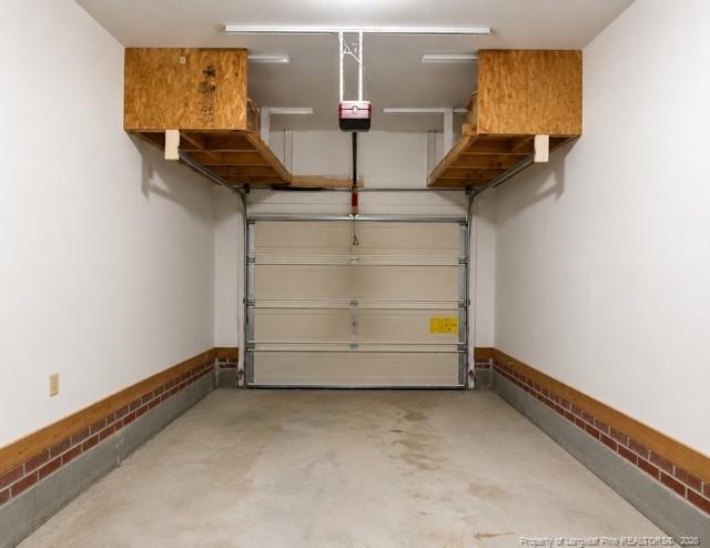 Building Photo - 5133 Thackeray Dr