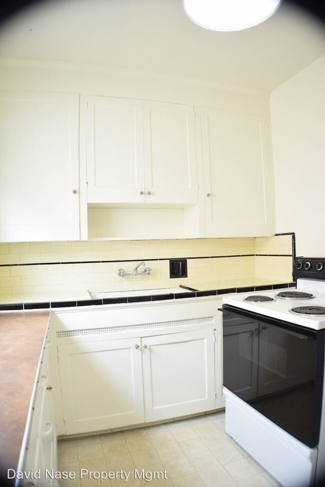 Building Photo - 5128-5138-5138 SE Milwaukie Ave