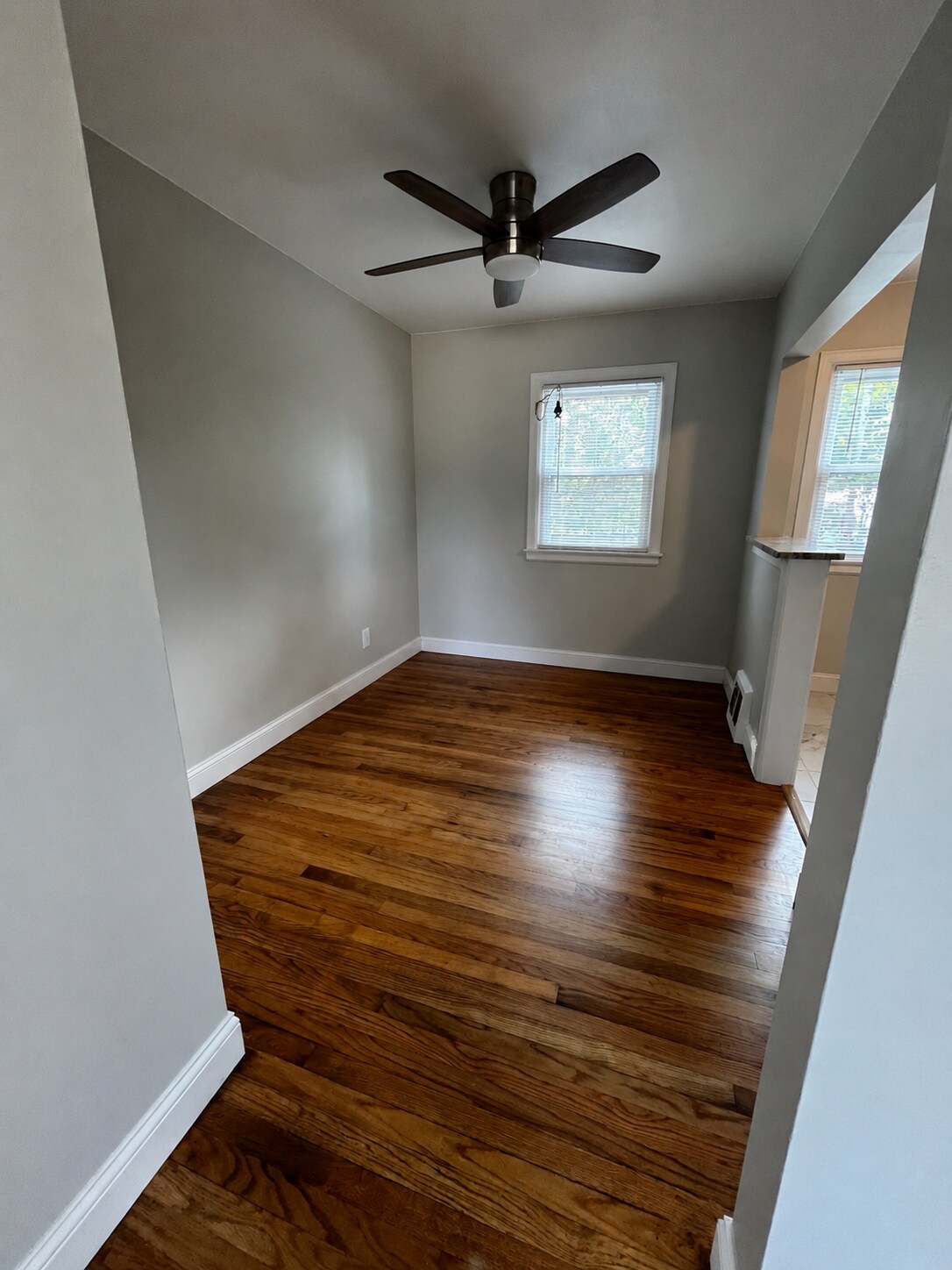 Building Photo - 1607 MacArthur Dr