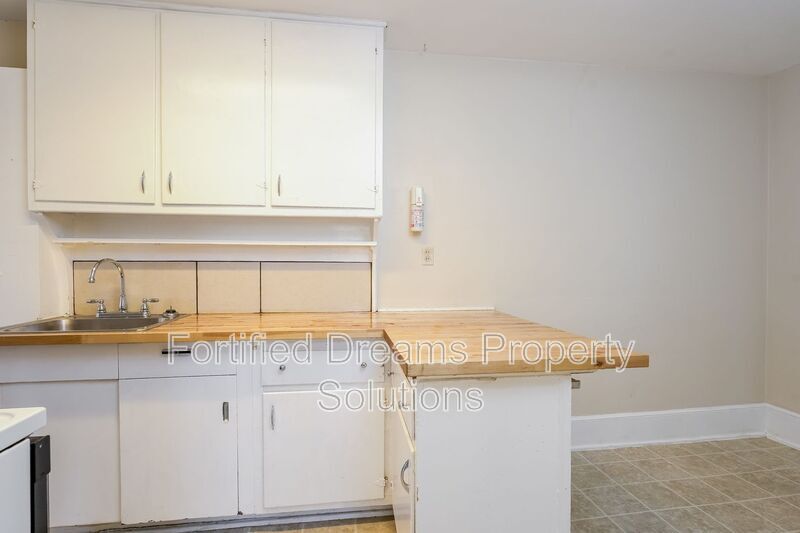 Building Photo - 400 S.Spring St