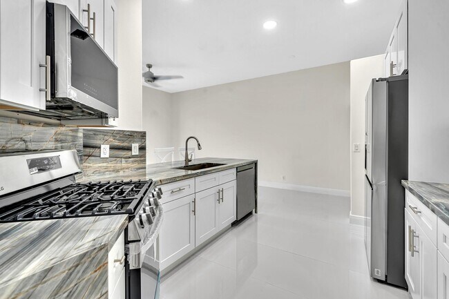 Building Photo - 36 Monterey Pointe Dr