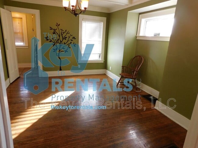 Building Photo - 125 W High Terrace