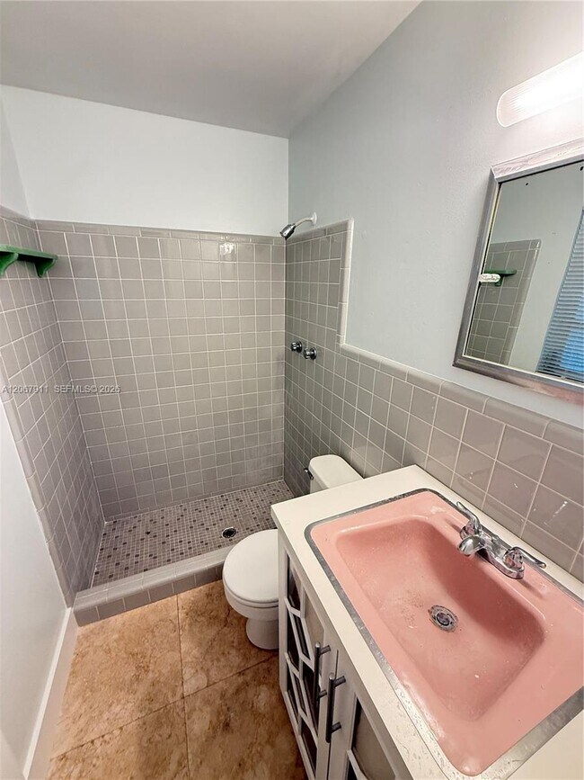 Building Photo - 3558 Everglades Rd