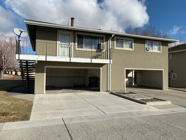 Building Photo - ONLY $1,500 PER MONTH FOR THIS SUPER CUTE , SPACIOUS 2 BEDROOM / 1 BATHROOM CONDO CENTRALLY LOCAT...