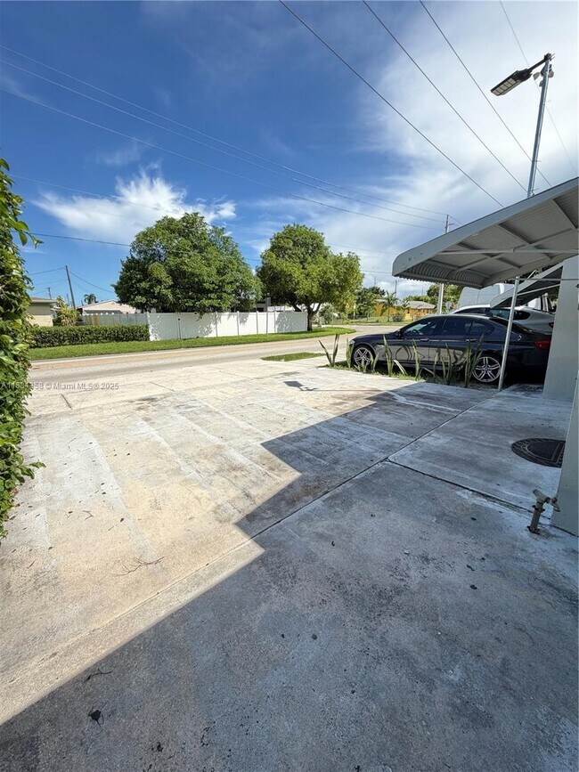 Building Photo - 2203 Taft St