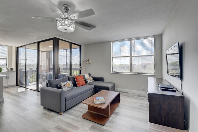 Building Photo - 600 Egret Cir