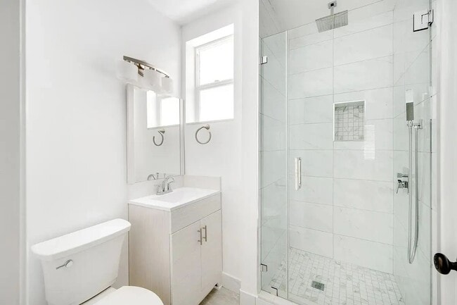 Building Photo - Stunning One-Bedroom Apartment