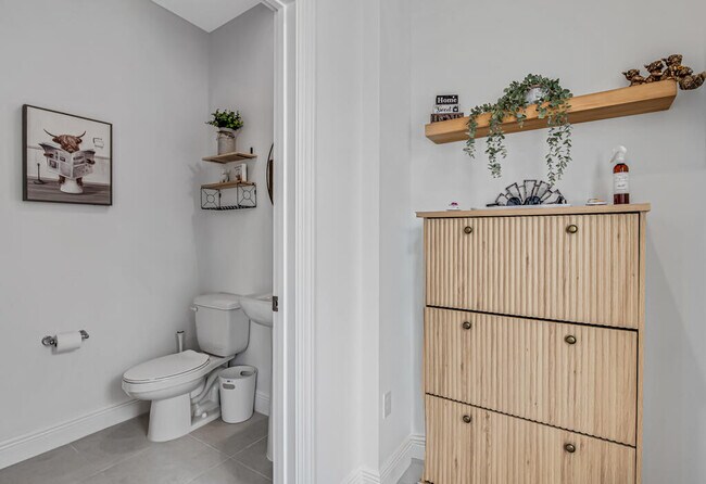 Building Photo - 930 SW Pr Ave