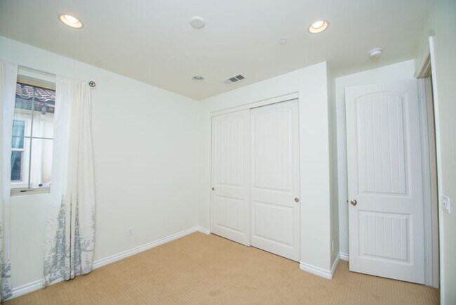 Building Photo - Pacific Shores