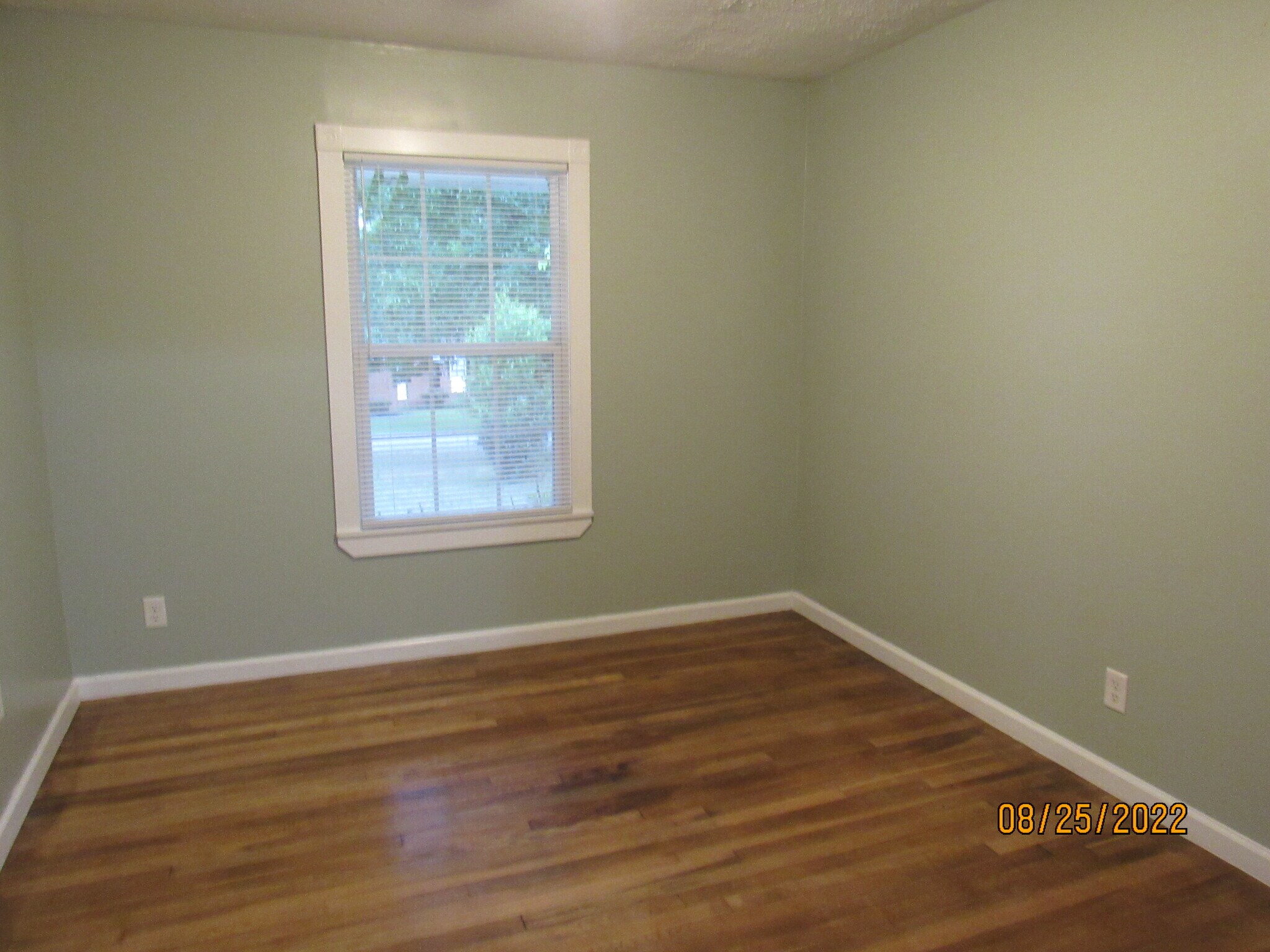 Building Photo - 2215 Macy Ave