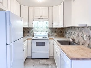 Building Photo - Bright single level 2 bed 1 bath Condo