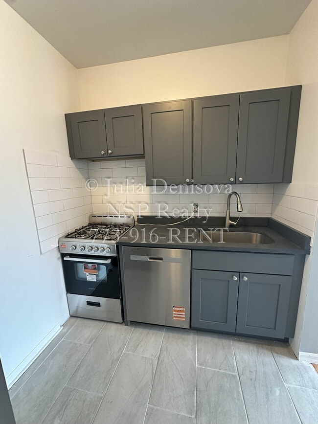 Building Photo - 1319 W Estes Ave