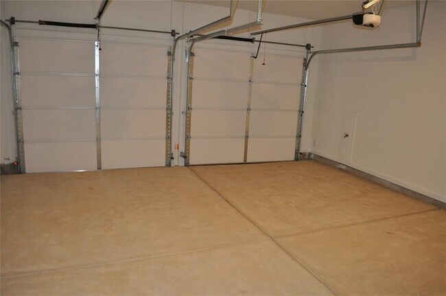 Building Photo - 5745 Thornton Dr