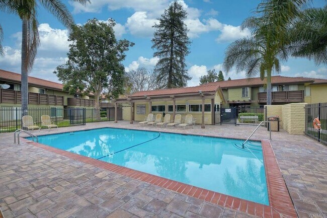 Building Photo - 615 Fredricks Ave
