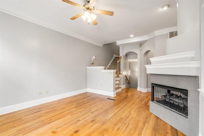 Building Photo - 331 Carpenter Dr NE