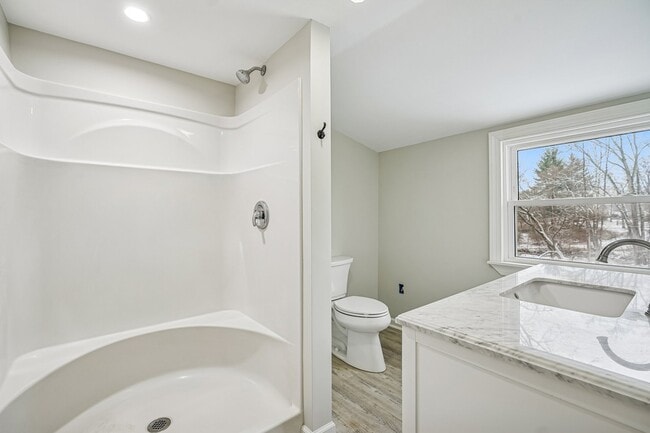 Building Photo - 68 Valley Rd