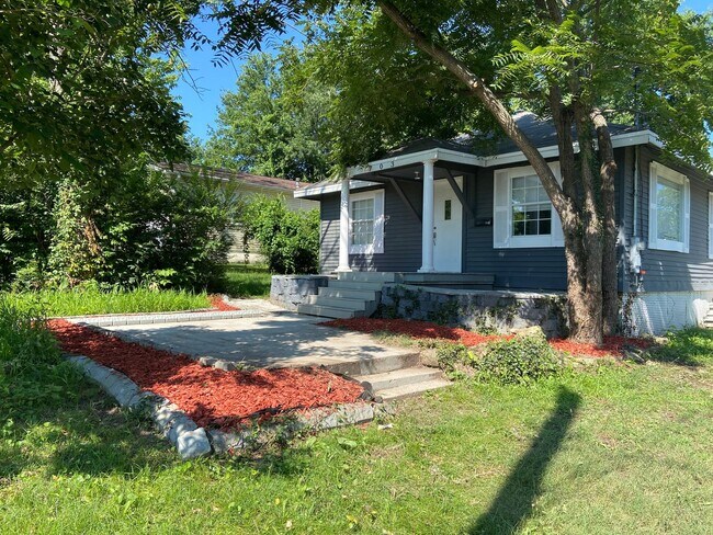 Building Photo - Single Family Home in Branson
