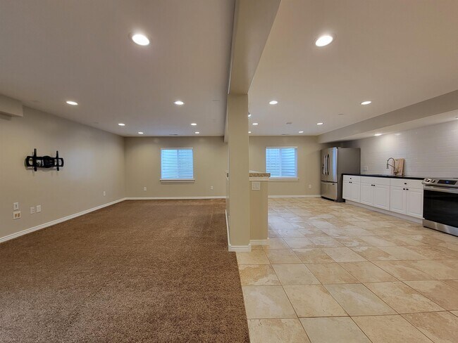 Building Photo - 8256 Imperial Oak Dr