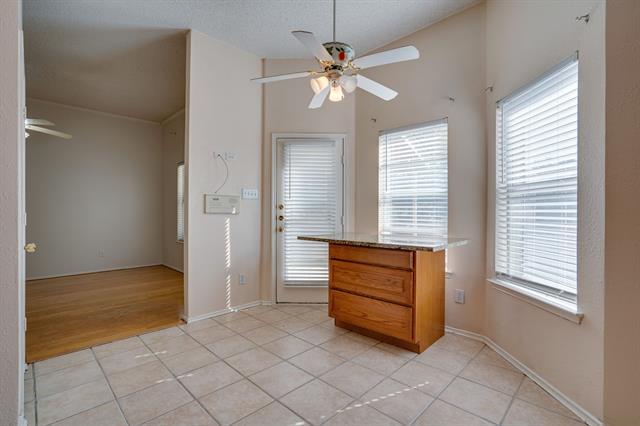Building Photo - 2701 Chatsworth Dr