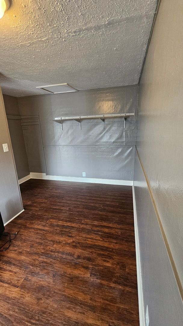 Building Photo - Cute 2-bed house,  Pet Friendly, Central location!