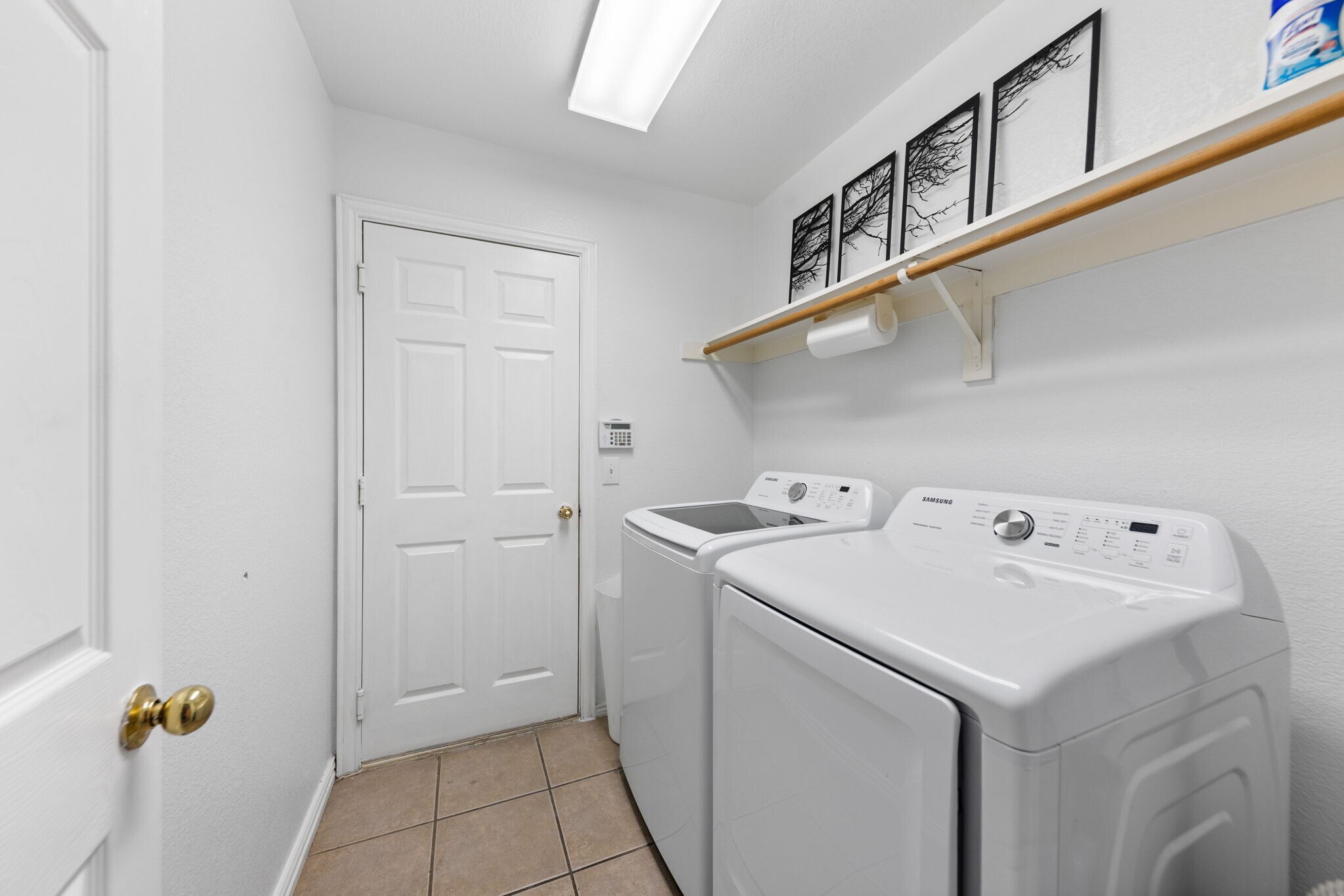 Building Photo - 4835 Crown Dr