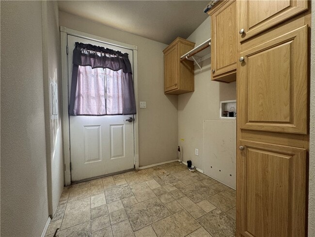 Building Photo - 10044 Kent Rd