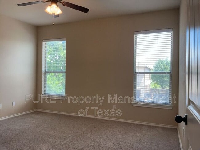 Building Photo - 215 N College St