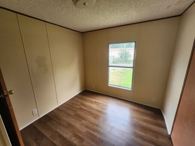 Building Photo - 42 Wilma Ln