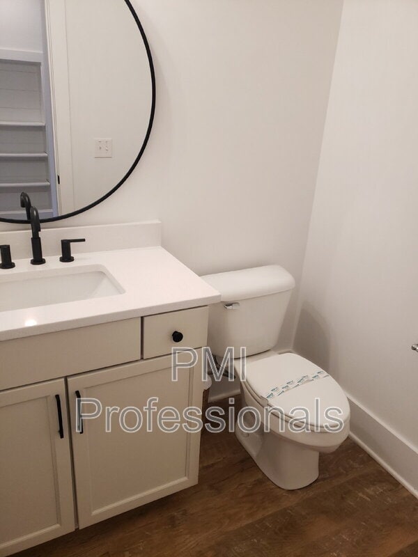 Building Photo - 227 S Bilbro Ave