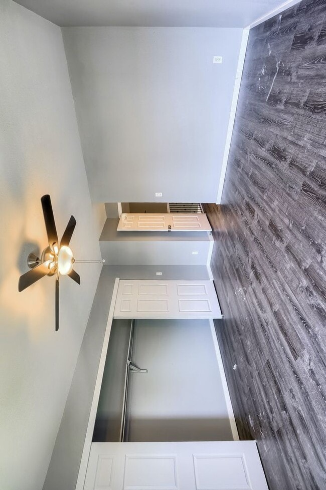 Building Photo - Comfortable Single-Family Townhouse in Quiet Community