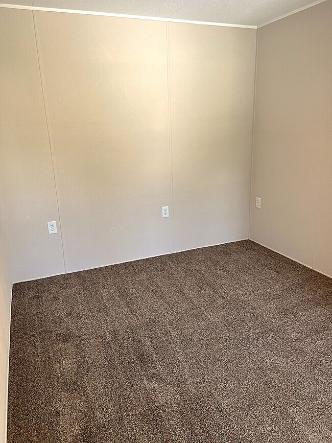Building Photo - Conveniently Located Northeast Houston Are...