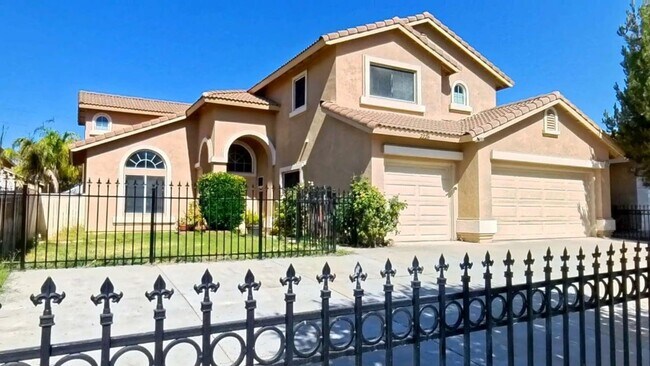 Building Photo - 2226 Willowbrook Ln