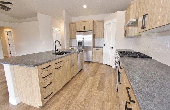 Building Photo - Immaculate Single-Level Home