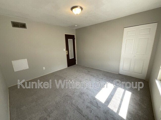 Building Photo - 201 W Wesley Dr